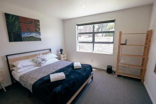 a bedroom with a bed and a window at Casa Del Caird in Methven