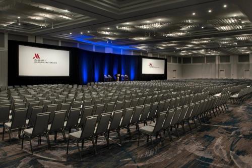 an empty auditorium with chairs and a screen at Norfolk Waterside Marriott in Norfolk