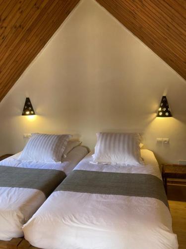 two beds sitting next to each other in a room at Tsara Guest House in Fianarantsoa