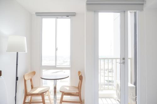 Fotografie z fotogalerie ubytování Tranquil Stay Studio with Sea View at Tokyo Riverside PIK 2 Apartment By Travelio v destinaci Rawalembang