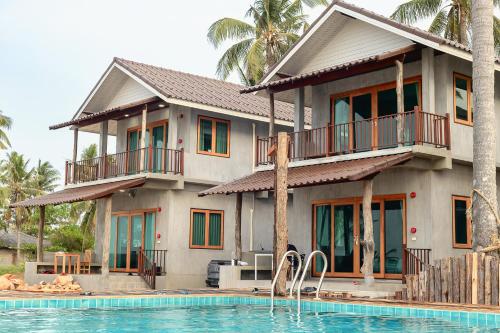 Bazén v ubytování Laemsui Beach แหลมซุย บีช nebo v jeho okolí