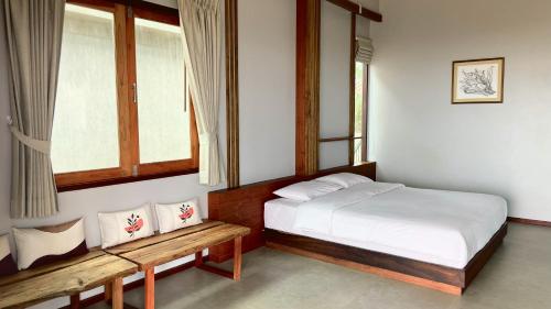 Postel nebo postele na pokoji v ubytování Laemsui Beach แหลมซุย บีช