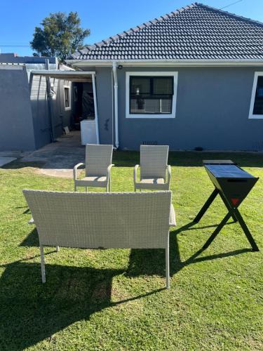 Taman di luar Botha Villa Lodge Goodwood