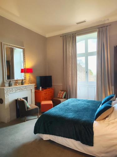 Ένα ή περισσότερα κρεβάτια σε δωμάτιο στο Hôtel Château de Didonne