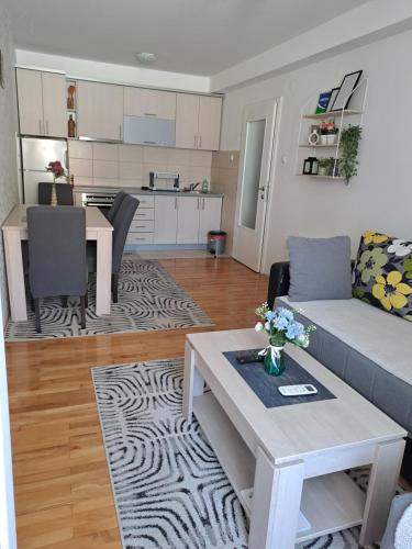 a living room with a couch and a table at Apartman Park in Zvornik