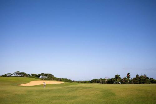Kemudahan golf di apartmen atau berdekatan