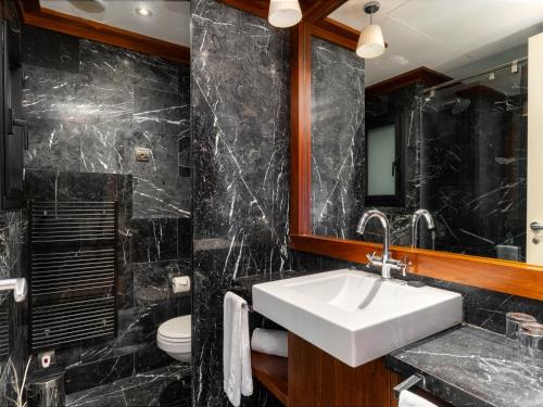Koupelna v ubytování U232 Hotel