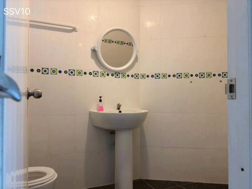 Un baño de Phi Phi Cozy Seafront Resort