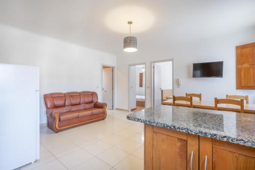 a kitchen and living room with a couch and a table at Cantinho dos Fernandes in Ponte da Barca