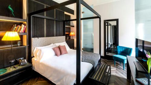 Postel nebo postele na pokoji v ubytování Hotel The Haven Roma