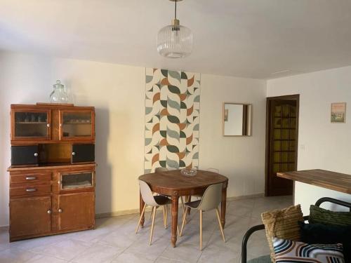 Dapur atau dapur kecil di Appartement au cœur du village