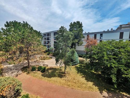 Photo de la galerie de l'établissement Appartement spacieux Condorcet, proche commodités, à Saint-Cyprien