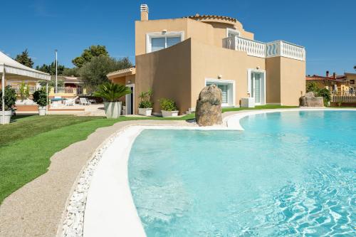 Bazén v ubytování Villa Leon with Private Pool nebo v jeho okolí