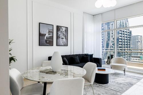 Trendy 1BR City Skyline Views Near Burj Khalifa