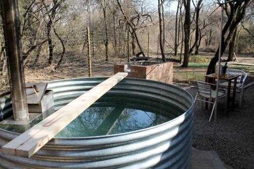 Φωτογραφία από το άλμπουμ του Ndlovu Tiny Home Dinokeng σε Klipdrift