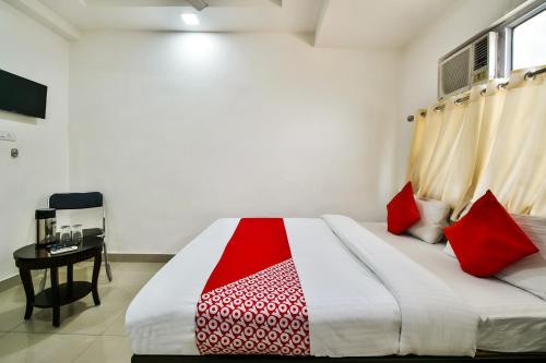 Ένα ή περισσότερα κρεβάτια σε δωμάτιο στο Hotel O Tirupati Residency Kota Airport