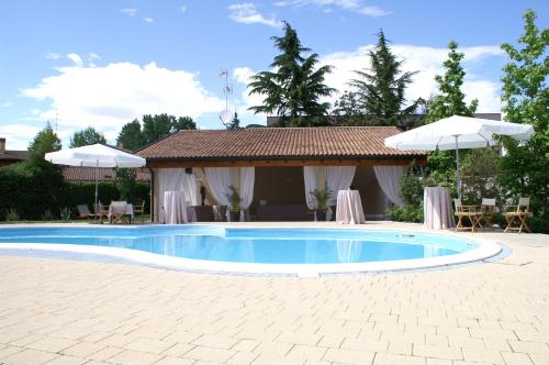 Piscina di Villa Rigatti o nelle vicinanze