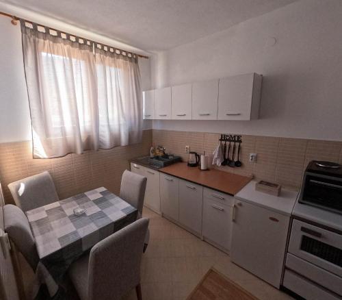 Η κουζίνα ή μικρή κουζίνα στο M&M Drvar