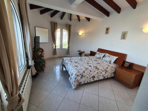 a bedroom with a bed and a large window at Ma-Nita in Ráfol de Almunia