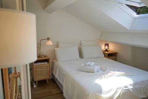 Cama o camas de una habitación en Villa d'Architecte, Jardin Secret & Plages à 5 Min