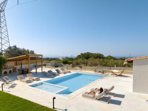 MaYa Villa, Heated Pool Estate near Rethymno and all amenities!