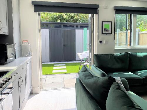 Superb townhouse near vibrant Gloucester Road photo 12
