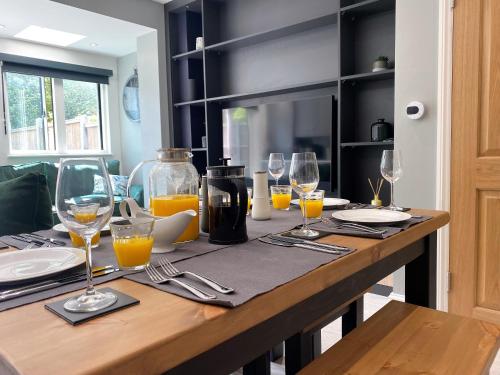 Superb townhouse near vibrant Gloucester Road photo 3