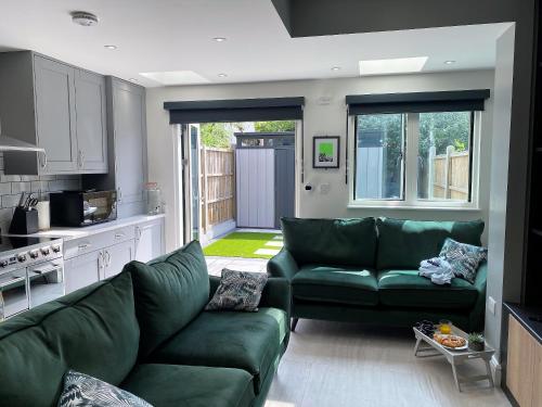 Foto Superb townhouse near vibrant Gloucester Road 1
