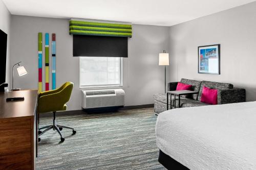 Postel nebo postele na pokoji v ubytování Hampton Inn by Hilton Dayton South