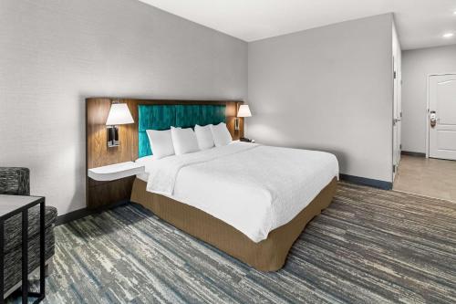 Postel nebo postele na pokoji v ubytování Hampton Inn by Hilton Dayton South