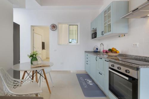 Una cocina o cocineta en Los Abuelos 3 Icod