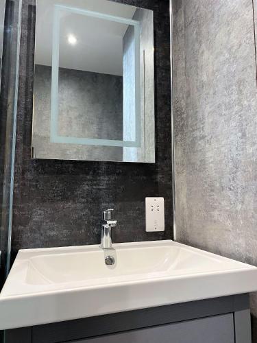 Superb townhouse near vibrant Gloucester Road photo 7