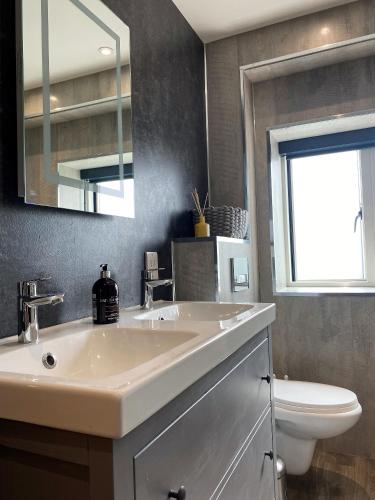 Superb townhouse near vibrant Gloucester Road photo 23