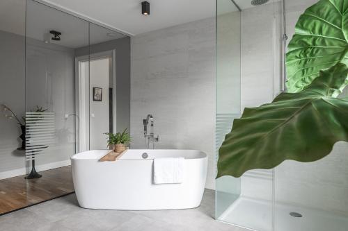 Bilik mandi di Suite With Bath City Center Villa Tilburg