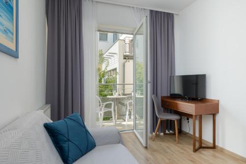 Atrium Apartment Spa & Gym 150m to the Beach Sarbinowo by Noclegi Renters