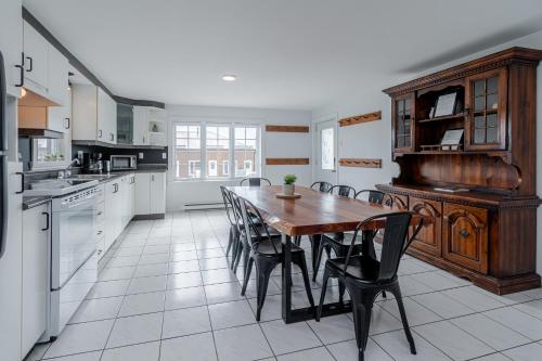 Gallery image of La Shred - 5min Massif, Foyer, Spa in Petite-Rivière-Saint-François