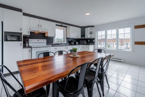 Gallery image of La Shred - 5min Massif, Foyer, Spa in Petite-Rivière-Saint-François