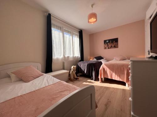 Postel nebo postele na pokoji v ubytování Appartement calme avec jardin dans maison
