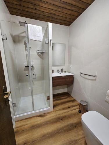 Koupelna v ubytování Appartements ISOLA