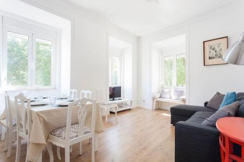 a white living room with a table and a couch at Near the River 3 Bedrooms Flat, with AC for 9 in Lisbon