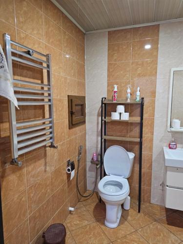 Ένα μπάνιο στο Jade's Apartment