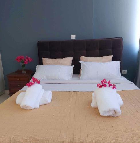 Кровать или кровати в номере Aelia Sea View Apartments Rafina close to the Port , Airport & Athens