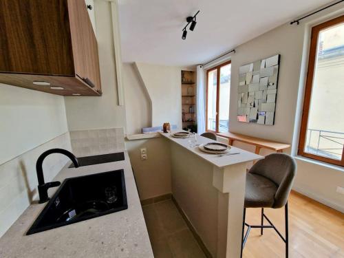 Photo de la galerie de l'établissement Studio calme et ensoleillé entièrement rénové, à Paris