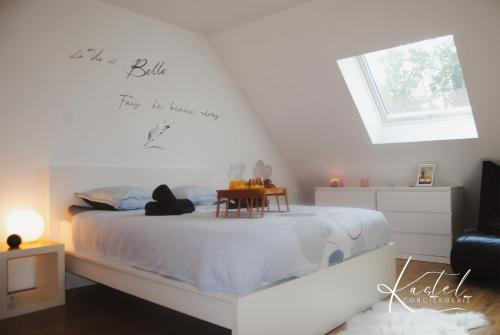 a bedroom with a bed with a sign on the wall at Maison 3chambres aux portes de la Champagne in Essômes-sur-Marne