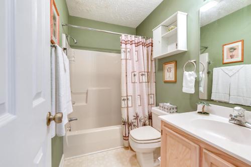 A bathroom at Little River Condo with Pool Access 5 Mi to Beach