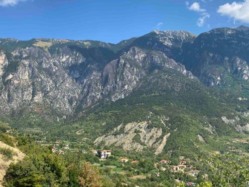Φωτογραφία από το άλμπουμ του Mountain Retreat Lybeshe σε Lybeshë