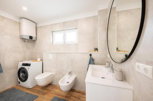Seaview 3 Bed Apartment Sleeps 6 with Sea Views