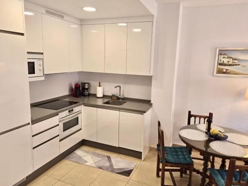 Η κουζίνα ή μικρή κουζίνα στο Fuengirola first line sea view