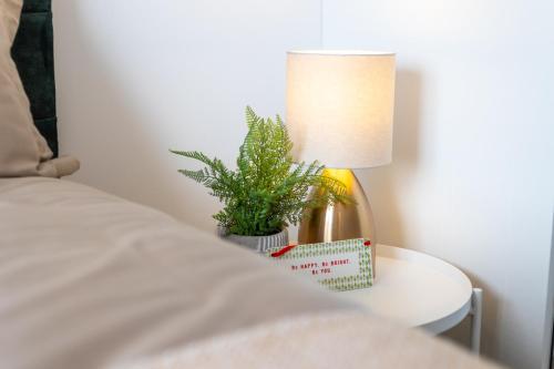Cozy Glam Patchway Garden House Sleep 9 Mid-Long Term Welcome photo 14