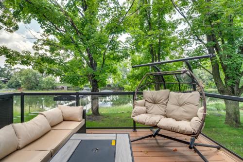 Zahrada ubytování Lakefront Ottertail Retreat with Dock and Fire Pits!